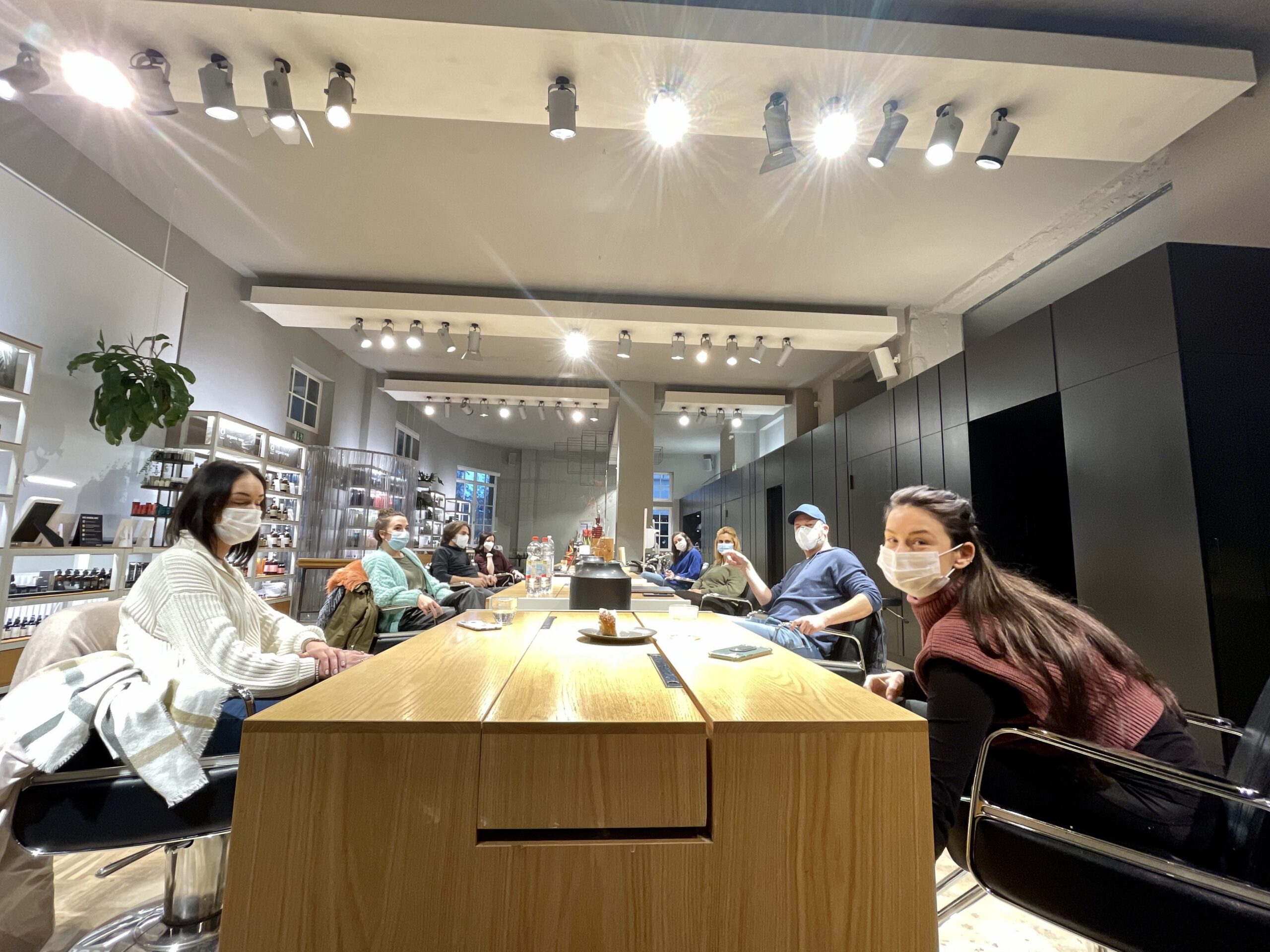 Präsenzmeeting mit den Masterstylistinnen…